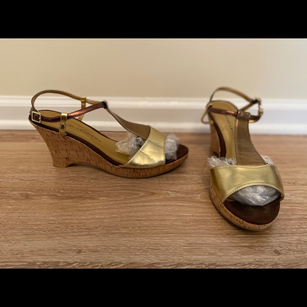Chinese Laundry Gold Wedge Sandal, Size 9